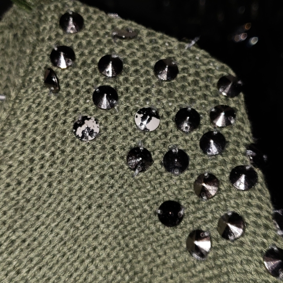 Olive green sweater - Picture 2 of 6